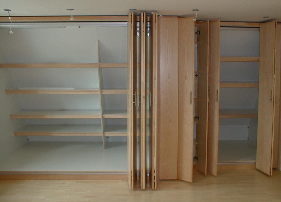 Maßgefertigter Einbauschrank von Schreinerei Jürgen Mayer