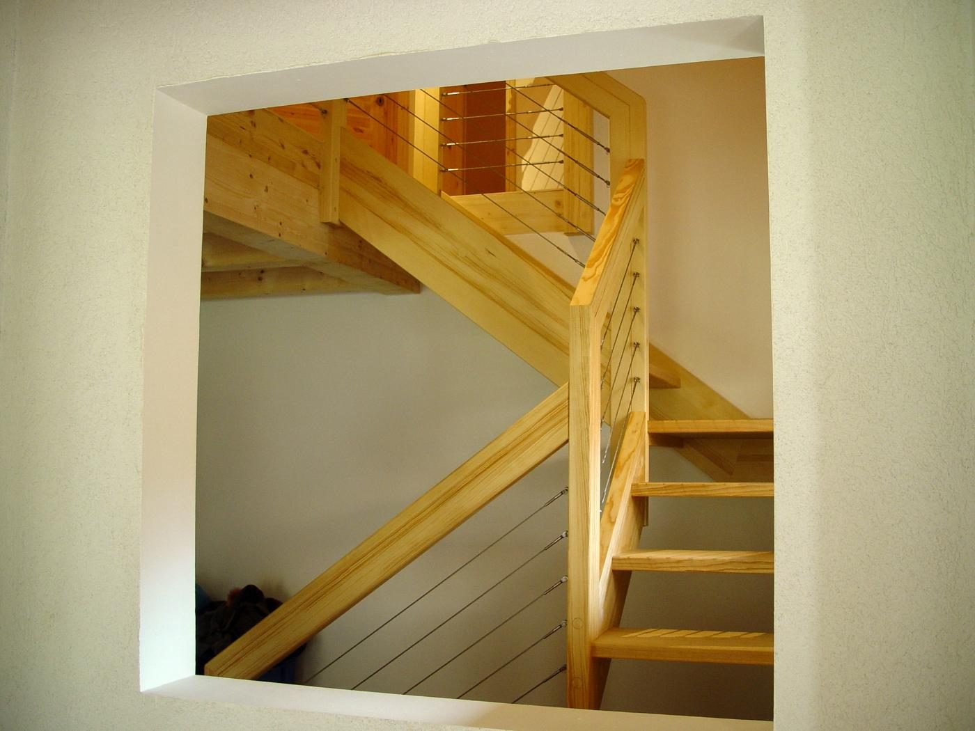 Massive Holztreppe, gefertigt von Schreinerei Jürgen Mayer